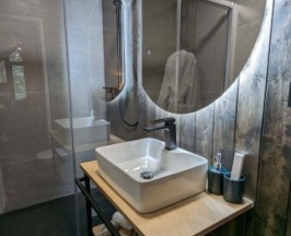 Номер в большом панорамном барнхаусе (2 этаж) для 2-4 гостей в Август