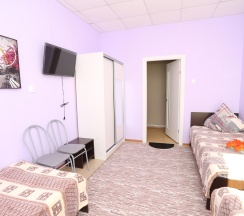 Кровать в 3-местном общем номере в Уютный дом