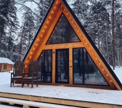 Шале в форме треугольника в Таналтай