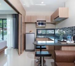 Двухместный номер Grand Deluxe с балконом (2 отдельные кровати) в Patong Bay Residence