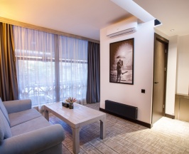 Четырёхместный номер Deluxe в The Phoenix Boutique Hotel