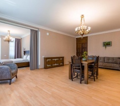Семейный люкс в Imperial House Hotel