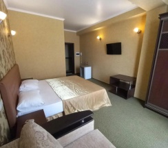 Трёхместный номер Comfort с балконом в Золотая империя