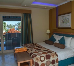 Двухместный номер Superior с видом на море двуспальная кровать в Pickalbatros Golf Beach Resort