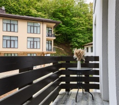 Апартамент семейный двухкомнатный четырехместный с кухней и двумя балконами в Панорама Гор