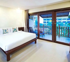 Номер Deluxe с видом на бассейн в Arinara Beach Resort Phuket