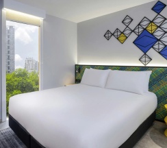 Люкс Family 2 Connecting Room в ibis Styles Bangkok Silom