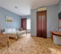 Комфорт с балконом в Утомленные Солнцем