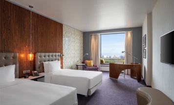 НОМЕР С ДВУМЯ ОДНОСПАЛЬНЫМИ КРОВАТЯМИ (TWIN) С ВИДОМ НА ГОРОД в Hilton Saint Petersburg ExpoForum