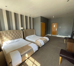 Четырёхместный номер Standard в Somerset Hotel Baker Street London
