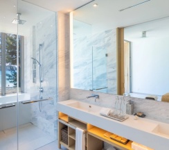 Люкс Azure с 2 комнатами с видом на море в Twinpalms MontAzure Phuket Resort