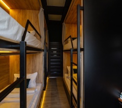 Общий 6-местный номер Std room в Caps hotel