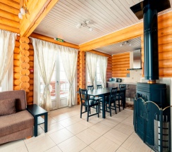 Коттедж с 4 комнатами рядом с пляжем в Громово парк