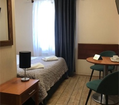 ЭКОНОМ с одной двухспальной кроватью в Гостиный дворъ