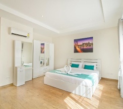 Вилла с 5 комнатами с видом на бассейн в Tropicana Pool Villa