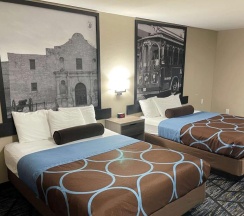 Четырёхместный номер в Super 8 by Wyndham San Antonio Downtown NE