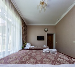 8 Трехместный номер в Европейском стиле с видом на горы в Mountain Saniba eco hotel
