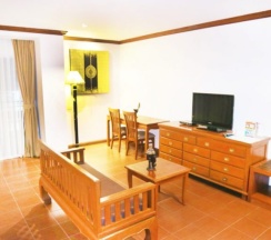 Трёхместный полулюкс в Aiyaree Place Hotel