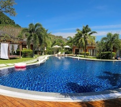 Двухместный люкс Deluxe с частичным видом двуспальная кровать в Laguna Villas Boutique Hotel
