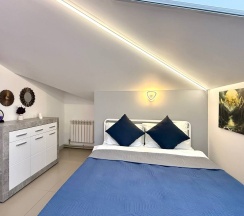 Апартаменты №11 "Семейный Люкс" на мансардном этаже в Саквояж