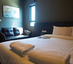 Двухместный номер Superior двуспальная кровать в The Arbern Hostel x Bistro