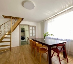 Коттедж улучшенный с 2 односпальными и 2 двуспальными кроватями в Гостевой дом