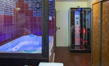 Номер 5 ***** звезд одно - двухместный.(Двуспальная King Size кровать.Мини бассейн.Сауна. SPA) в Строгино-экспо
