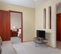 Комфорт  двухкомнатный с двуспальной кроватью в Автозаводская