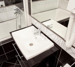 Cемейный номер с 1 большой двуспальной кроватью и 1 односпальной в Easy Room