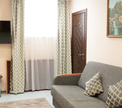 Первая категория-стандартный трехместный номер в Олимпия