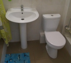 Стандартный Четырехместный номер с двумя односпальными кроватями и двухспальным диваном (2 Звезды) в Евразия-Аксай