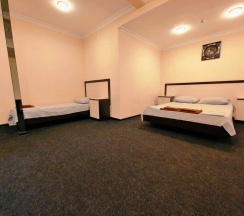 Номер комфорт улучшенный с 2 односпальными и 1 двуспальной кроватью в Гравитация