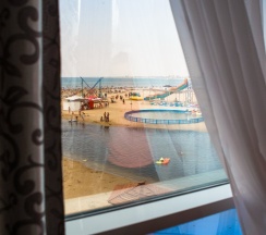 Двухместный номер Standard с балконом и с красивым видом из окна двуспальная кровать в Фотини