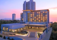 Одноместный номер Standard с балконом односпальная кровать в Renaissance Pattaya Resort & Spa