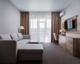 Двухкомнатный семейный улучшенный в Trianon hotel