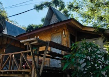 Шале в Golden Hut -Chill Bungalows in town黄金泰式传统独栋小屋