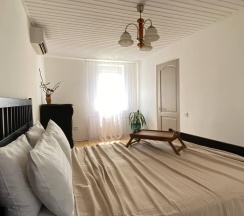 Коттедж улучшенный с 2 односпальными и 2 двуспальными кроватями в Гостевой дом