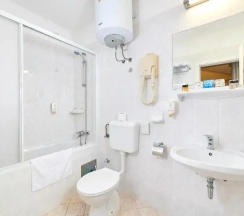 Двухместный номер Classic двуспальная кровать в Village Galijot Plava Laguna