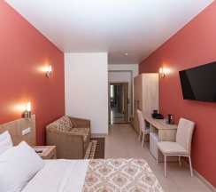 КОМФОРТ 3-местный (с диванчиком). Новый номерной фонд в MaxxRoyal