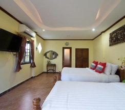 Двухместный номер Superior с видом на сад двуспальная кровать в Bueng Bua Thong Resort