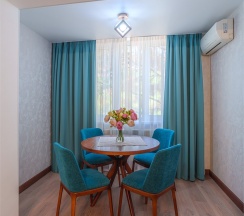 Люкс с одной большой или двумя односпальными кроватями в Энергетик