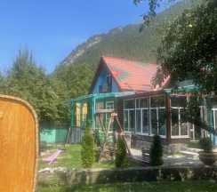 Трёхместный номер Standard с балконом в Райские яблоки
