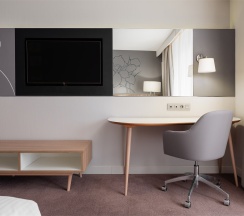 Улучшенный номер с кроватью King-size и доступом в lounge-зону в Edge Seligerskaya-Moscow