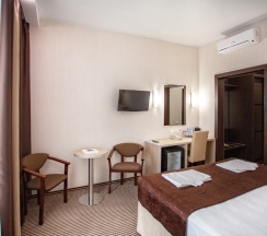 Двухместный с двуспальной кроватью в Bishotel