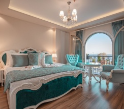 Двухместный номер Deluxe с видом на море двуспальная кровать в Отель Seven Hills Palace