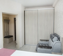 Уютные апартаменты для трех гостей c балконом в Alba inn apartments