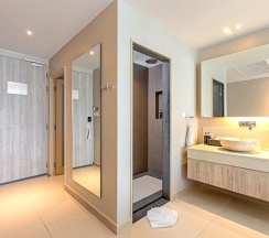 Двухместный номер Deluxe с видом на море двуспальная кровать в Cape Sienna Gourmet Hotel & Villas