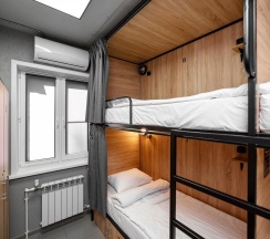 Кровать в женском 4-местном номере (удобства на этаже) в Sleep box