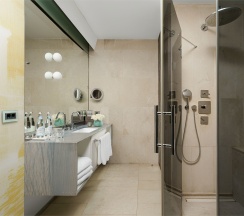 Номер Junior Suite SO Studio King - с большой двуспальной кроватью в So/Санкт-Петербург