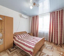 Комната комфорт с 2 односпальными и 1 двуспальной кроватью в Чайка